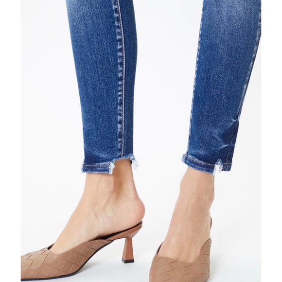 •New • Elisa • Ultra High Rise Super Skinny - Picture 7 of 9